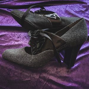 Liz Claiborne Carletta Oxford Heels Size 8